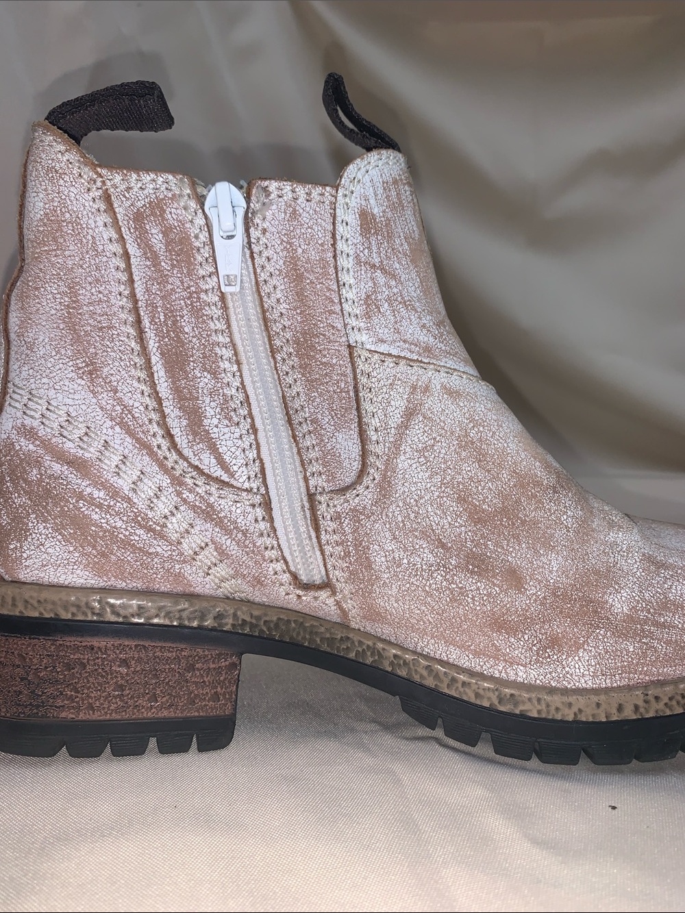 Diba True "Say So" Distressed Leather Chelsea Boots Dual Side Zip - Picture 4 of 8